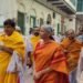 काशी की गलियों में भ्रमण करने निकलीं वित्त मंत्री निर्मला सीतारमण, मंदिरों में किया दर्शन, गंगा की लहरों पर नौकायन का लिया आनंद