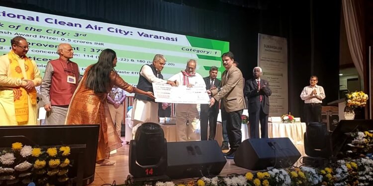 ‘‘स्वच्छ वायु सर्वेक्षण’’ में वाराणसी ने देश में प्राप्त किया तीसरा स्थान, महापौर व नगर आयुक्त ने दी बधाई