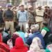 आजमगढ़: किसान नेता की गिरफ्तारी से आक्रोश, ग्रामीणों ने घेरा एसपी कार्यालय