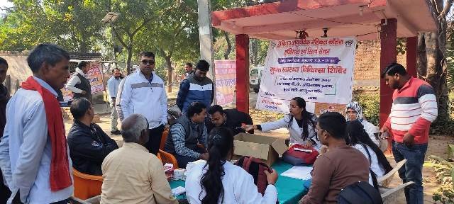आयुर्वेदिक चिकित्सा शिविर में सैकड़ों मरीज लाभान्वित