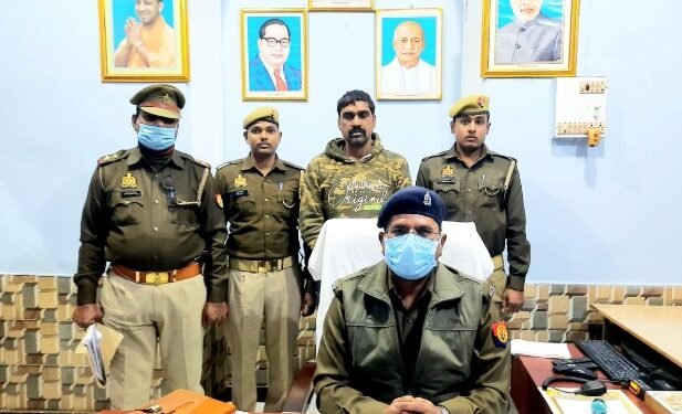मिर्जापुर: वन विभाग की जमीन पर कब्जा करने वाला भू माफिया गिरफ्तार