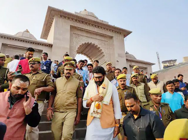 abhishek bacchan in kashi01