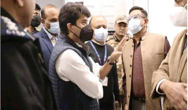 दिल्ली एअरपोर्ट का केन्द्रीय उड्डयन मंत्री ने किया औचक निरीक्षण, मिली थी कई शिकायतें