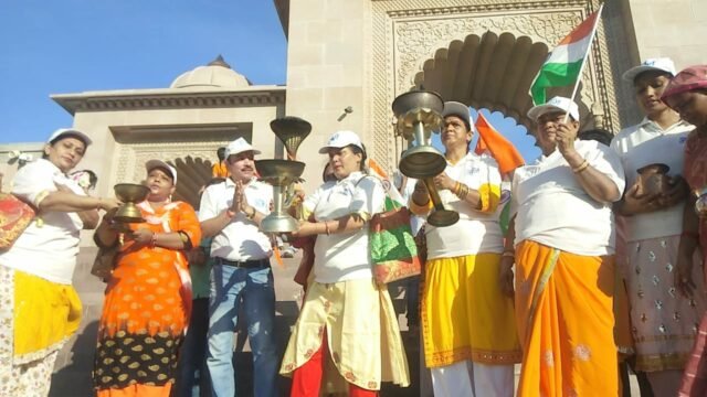श्रीकाशी विश्वनाथ धाम की वर्षगांठ पर नमामि गंगे ने गंगा द्वार से उतारी विश्वनाथ धाम की आरती e1cc5472-fd83-464d-968d-4eff66b194ae