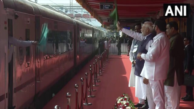 PM मोदी ने नागपुर-बिलासपुर वंदे भारत एक्सप्रेस को दिखाई हरी झंडी pm modi inaugrate vande bharat express