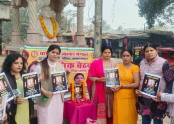 पीएम मोदी की मां के निधन पर काशी में कई जगहों पर दी गई श्रद्धांजलि
