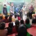 आशा ट्रस्ट की पहल, सरकारी स्कूल के बच्चों को पढ़ाई के लिए बांटे बेंच व टेबल