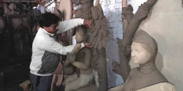 बसंत पंचमी: कोलकाता के रिक्शे पर सवार होकर आयेंगी वाग्देवी WhatsApp-Image-2023-01-24-at-12.32.35-PM-1