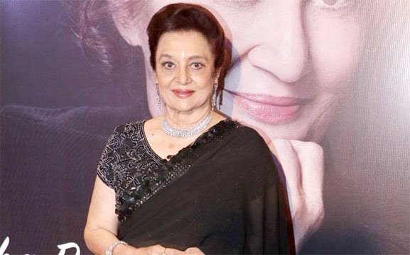 एक्ट्रेस आशा पारेख ने पठान फिल्म विवाद पर तोड़ी चुप्पी