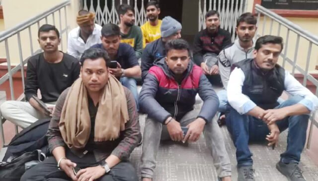 BHU: गलत तरीके से छात्रावास आवंटन के विरोध में छात्र धरने पर bhu student protest30012023