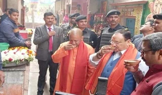 बीजेपी राष्ट्रीय अध्यक्ष व सीएम योगी ने काशी के गलियों में ली चाय की चुस्की