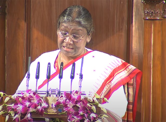 संसद में राष्ट्रपति का अभिभाषण: द्रौपदी मुर्मू बोलीं - '2047 तक एक नए भारत का निर्माण करना है' draupdi murmu