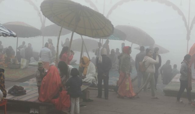 वाराणसी में कोहरे से बढ़ी दुश्वारियां, जल्द मिलेगी राहत