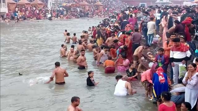 मकर संक्रांति: माघ मकरगत रवि जब होई, तीर्थ पतिहिं आव सब कोई ganga snan