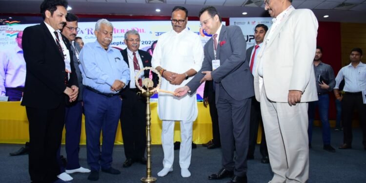 डिप्टी सीएम बृजेश पाठक ने पीएचडी चैम्बर के यूपी इंटरनेशनल ट्रेड एक्सपो का उद्घाटन किया