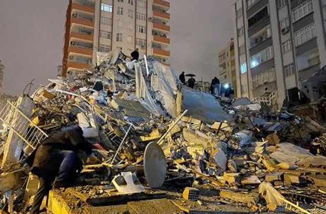 तुर्की में 7.8 तीव्रता का भूकंप, 4 देशों में मची तबाही earthquake in turkey