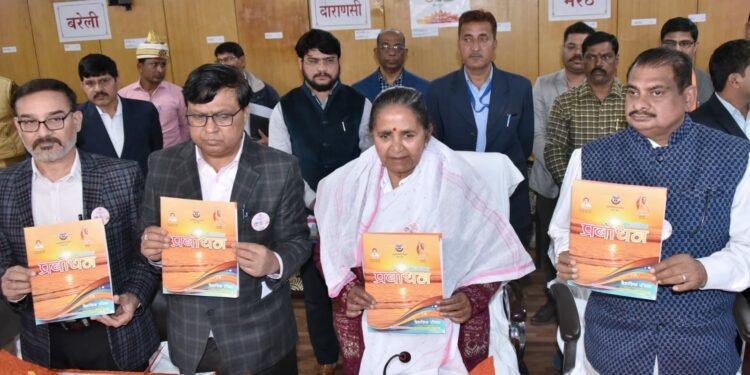 माध्यमिक शिक्षा मंत्री ने यूपी बोर्ड परीक्षाओं की मॉनटरिंग कंट्रोल रूम का किया उद्घाटन