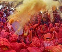 जेल में अरारोट व सब्जियां मिलाकर कैदी बना रहे गुलाल, होली में बरसेगा कैदी स्पेशल हर्बल गुलाल holi