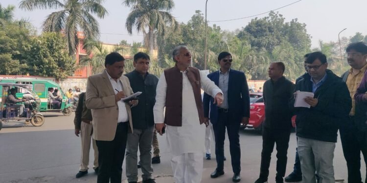 सुरेश कुमार खन्ना ने किया अवध व पॉलीटेक्निक चौराहे का दौरा