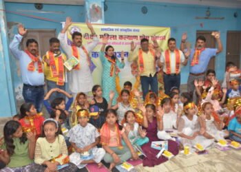 251 कन्याओं का पूजन कर दिया उपहार, सबके खिले चेहरे