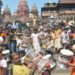 Masan Holi: डमरुओं की डम-डम के बीच खेली गई ‘चिताओं की राख से होली’