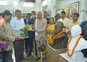 कला मेले में पहुंचे पूर्व राष्ट्रपति रामनाथ कोविंद