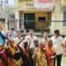 UPPCL Strike: बिजली और पानी की समस्या से त्रस्त लोगों ने किया धरना प्रदर्शन