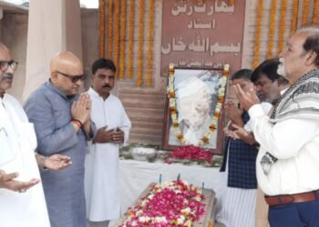 उस्ताद बिस्म्मिलाह खां की 107वीं जयंती पर कद्रदानों ने फातिहा पढ़कर की कुरानख्वानी