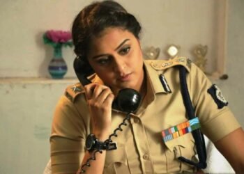 खाकी वर्दी में वायरल हुई भोजपुरी एक्ट्रेस Yamini Singh की तस्वीर