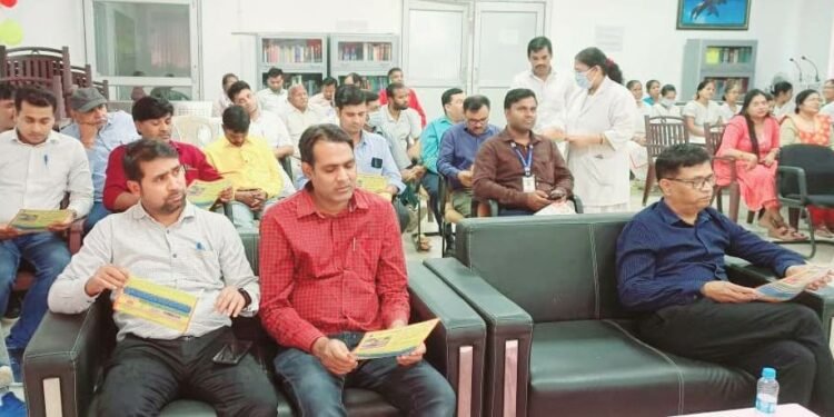 80 प्रतिशत टी.बी रोग के मामले फेफड़ों में संक्रमण होने से होते है : डा0 संजय तिवार