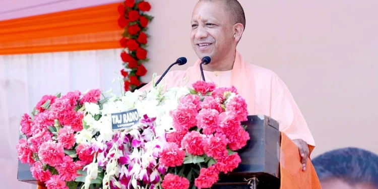 सीएम योगी ने वृक्षारोपण जन आंदोलन 2022 की कॉफी टेबल बुक का किया विमोचन