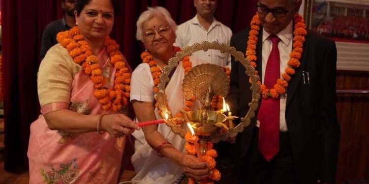 छात्रों के सर्वांगीण विकास से ही समाज में रचनात्मक परिवर्तन संभव: डा. जगदीश गाँधी