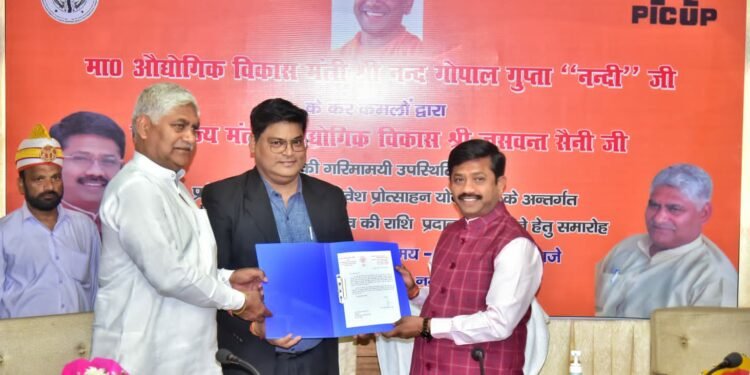 निवेशकों का हाथ थामकर उत्तर प्रदेश की विकास यात्रा में आगे बढ़ रही सरकार: नन्दी