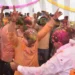 यूपी में कानपुर पुलिस ने जम के खेली होली, किया डांस