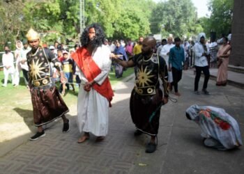 Good Friday: कोड़े बरसा कर क्रूस पर लटकाये गये प्रभु यीशु मसीह