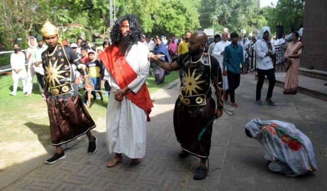 Good Friday: कोड़े बरसा कर क्रूस पर लटकाये गये प्रभु यीशु मसीह