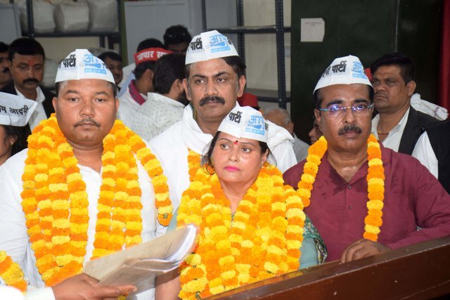 Nikay Chunav Nomination: अंतिम दिन महापौर पद के लिए पांच निर्दल सहित 12 ने भरा पर्चा, पार्षद पद पर 676 ने किया नामांकन 17SC3