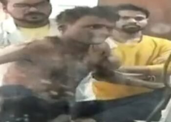 मुख्यमंत्री आवास के सामने पीड़ित ने आग लगा कर आत्मदाह करने का किया प्रयास