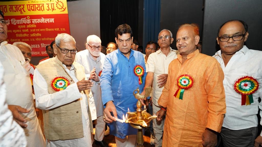 विद्युत कर्मचारी ऊर्जा परिवार के अभिन्न अंग: <strong>एके शर्मा</strong> ak2