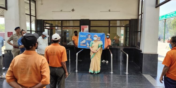 कोविड संक्रमण से बचने के लिए अपनी सुरक्षा के लिए विशेष सावधानियाँ बरते: डा0 दीक्षा चौधरी