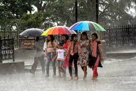 लखनऊ समेत 15 जिलों में हो रही बरसात , बारिश का रेड अलर्ट जारी