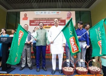 उद्यान मंत्री ने आलू कंटेनरों को हरी झंडी दिखाकर ओमान देश किया रवाना