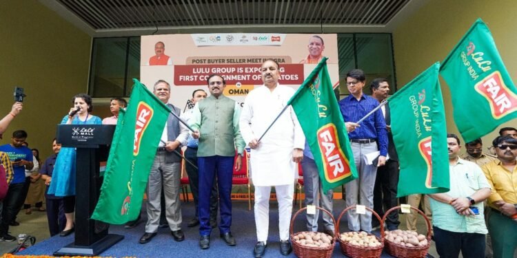 उद्यान मंत्री ने आलू कंटेनरों को हरी झंडी दिखाकर ओमान देश किया रवाना