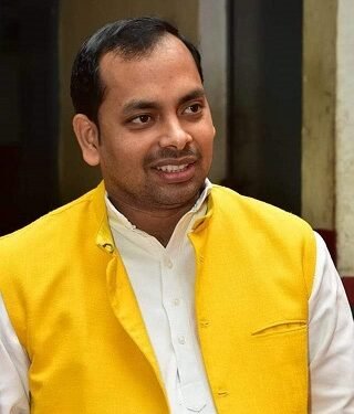 आदर्श दीपक मिश्र को मिली पीएचडी की उपाधि