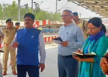डीआरएम ने किया लखनऊ व आलमनगर रेलवे स्टेशन का निरीक्षण