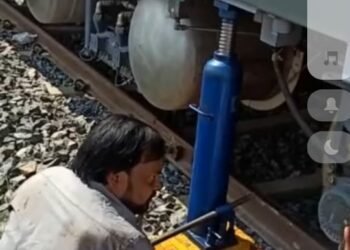 एयर स्प्रिंग चेन्जिंग गैजेट तैयार, लम्बी दूरी की ट्रेनें एयर स्प्रिंग फेल होने पर भी नहीं होंगी लेट