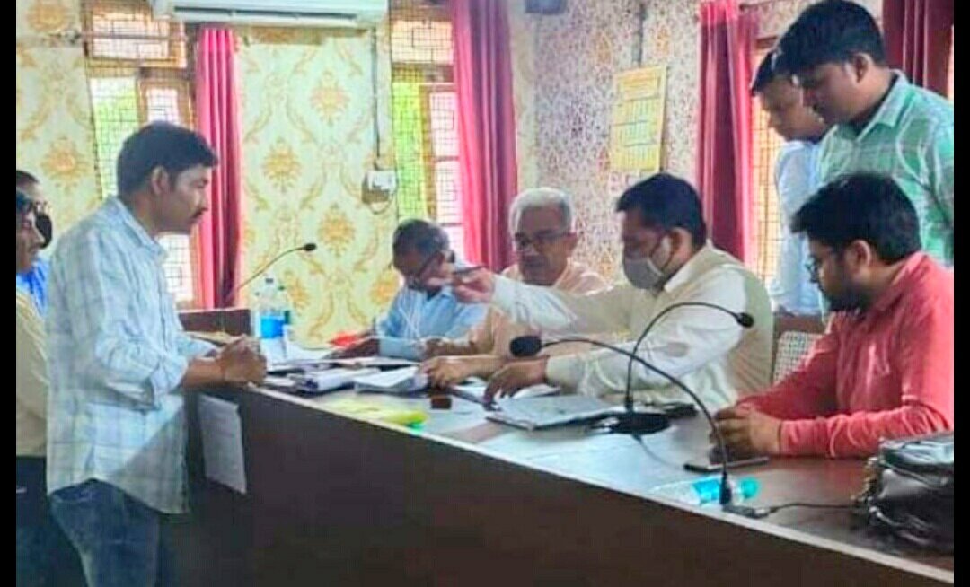 नामांकन प्रक्रिया के आखिरी दिन सभी दल एवं निर्दलीय प्रत्याशियों ने भरा नामांकन पत्र mohanlalganj