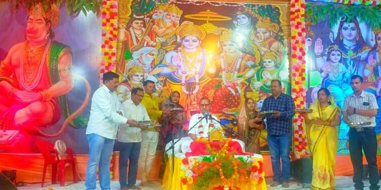 धर्म के रास्ते पर चलने वाला व्यक्ति ही आगे बढ़ता है : संत प्रमोद दास