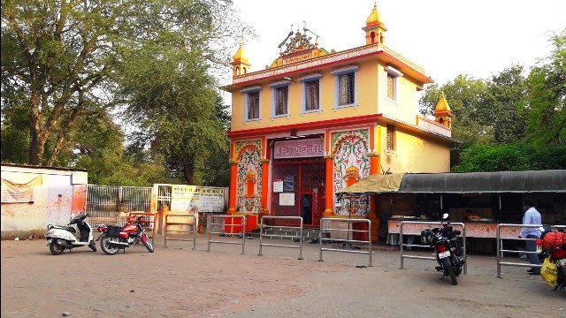 वाराणसी के इस जगह पर हनुमान जी ने तुलसीदास को दिए दर्शन, पांच सौ साल पुराना है इतिहास sankat mochan 1