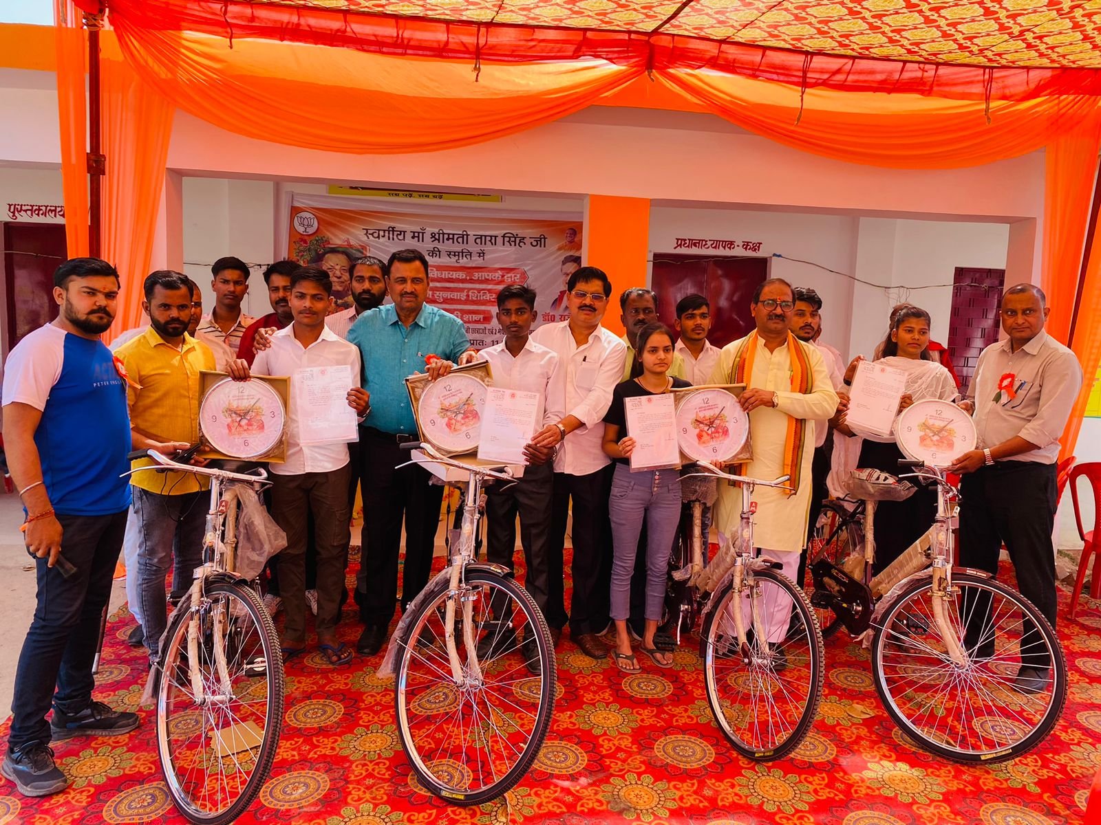 आपका विधायक, आपके द्वार अभियान के तहत लगा जनसुनवाई व नि:शुल्क स्वास्थ्य परीक्षण शिविर sarojni nagar
